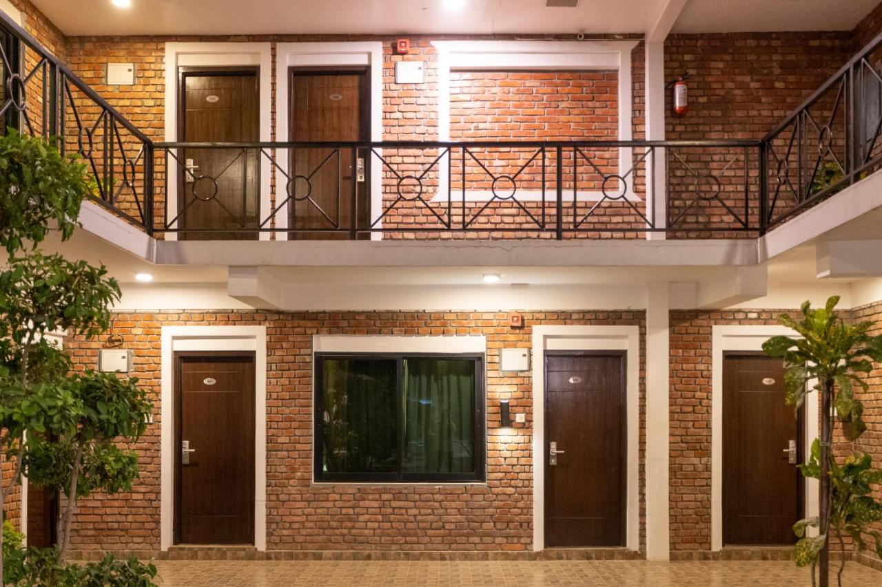 Dreamland Gold Resort & Hotel Siddharthanagar Luaran gambar