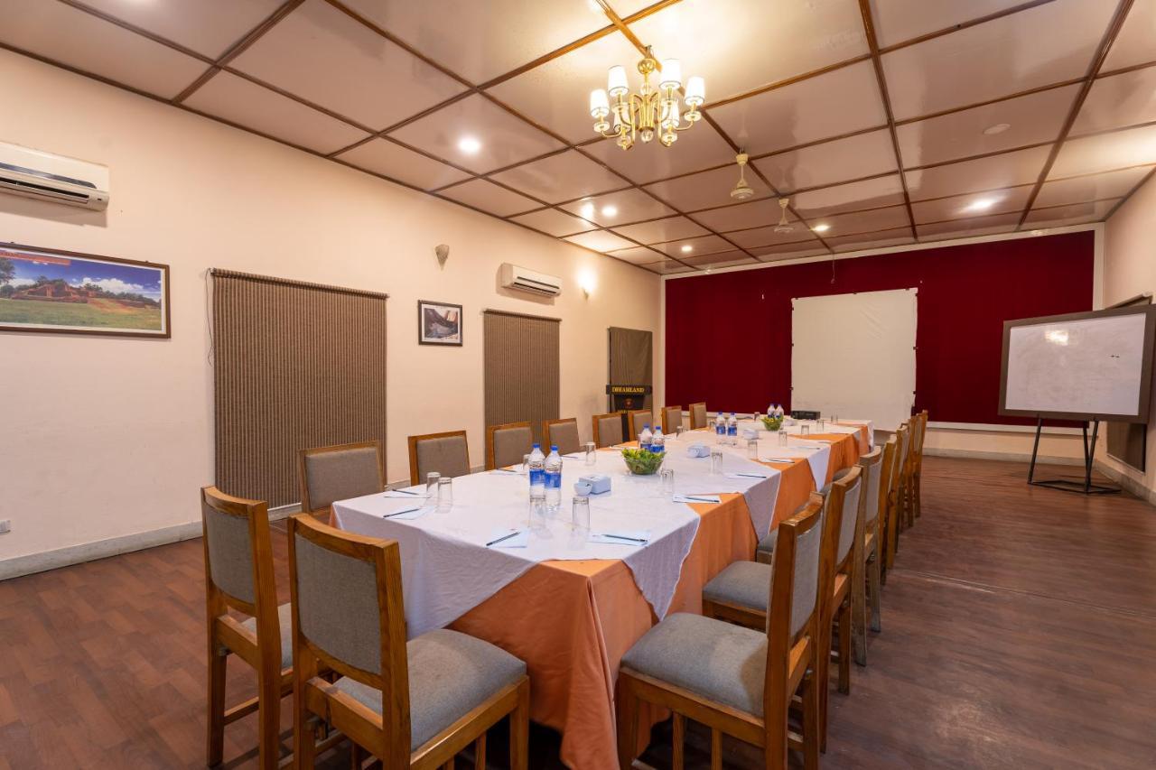 Dreamland Gold Resort & Hotel Siddharthanagar Luaran gambar
