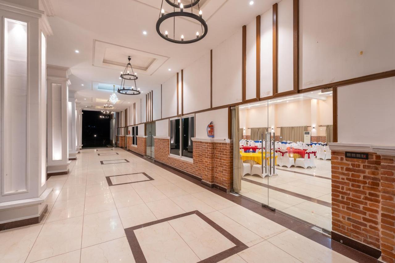 Dreamland Gold Resort & Hotel Siddharthanagar Luaran gambar