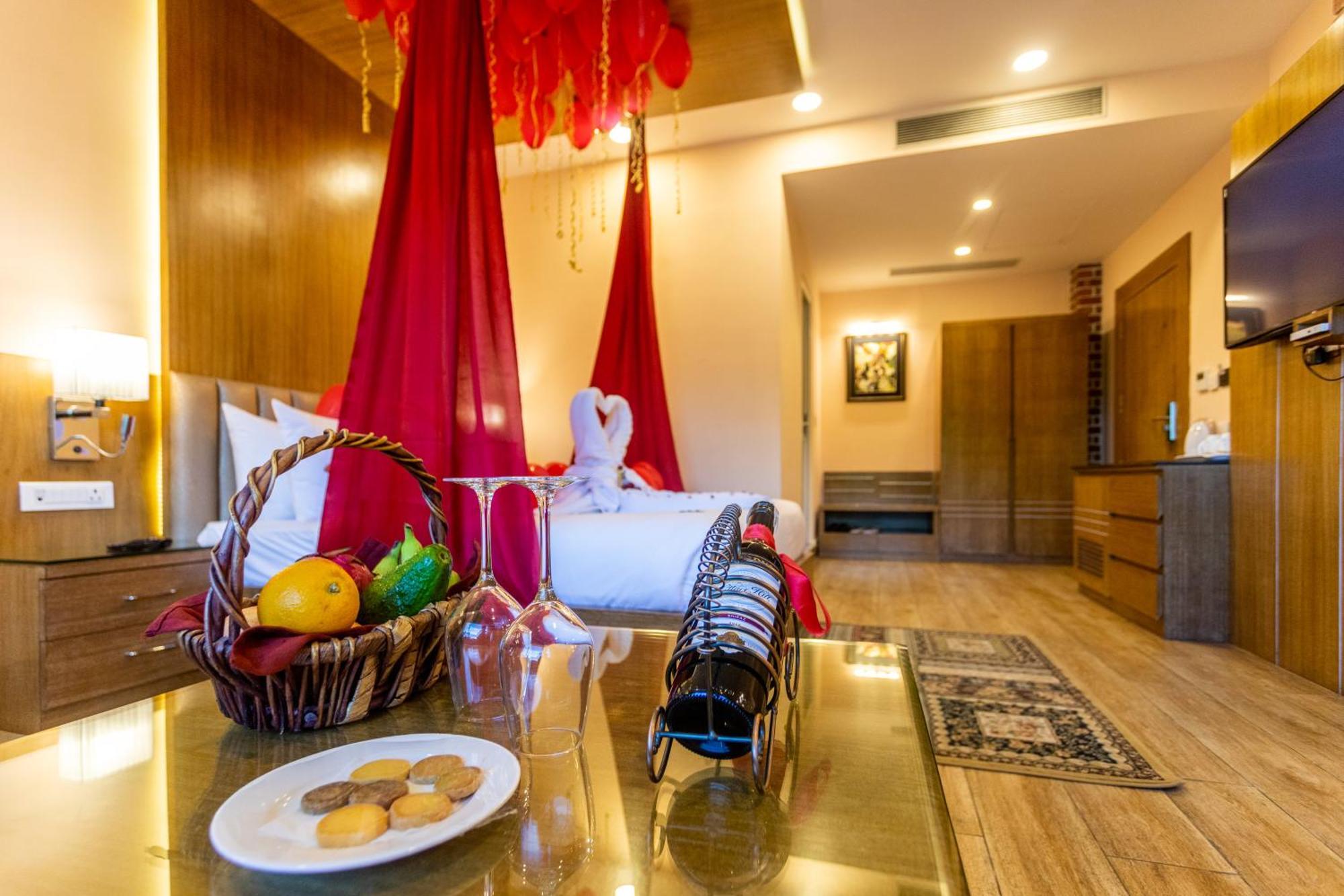 Dreamland Gold Resort & Hotel Siddharthanagar Luaran gambar