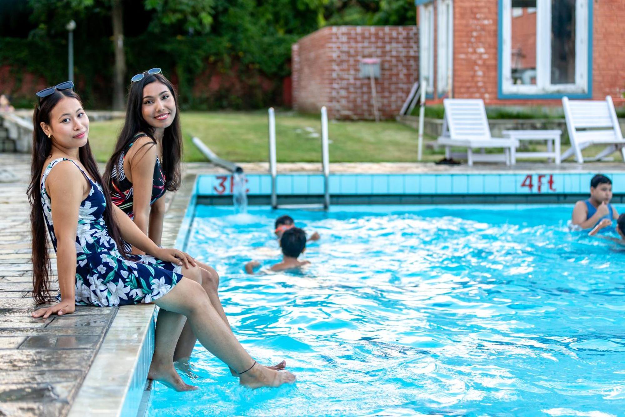 Dreamland Gold Resort & Hotel Siddharthanagar Luaran gambar