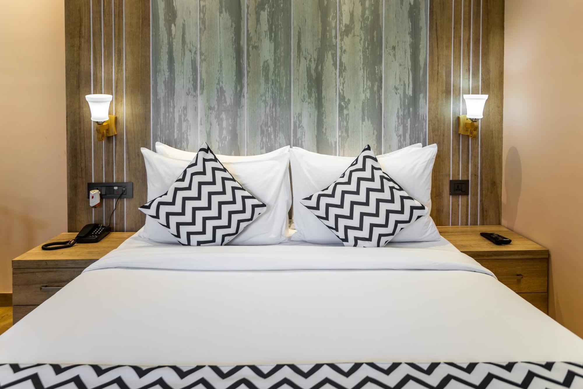 Dreamland Gold Resort & Hotel Siddharthanagar Luaran gambar