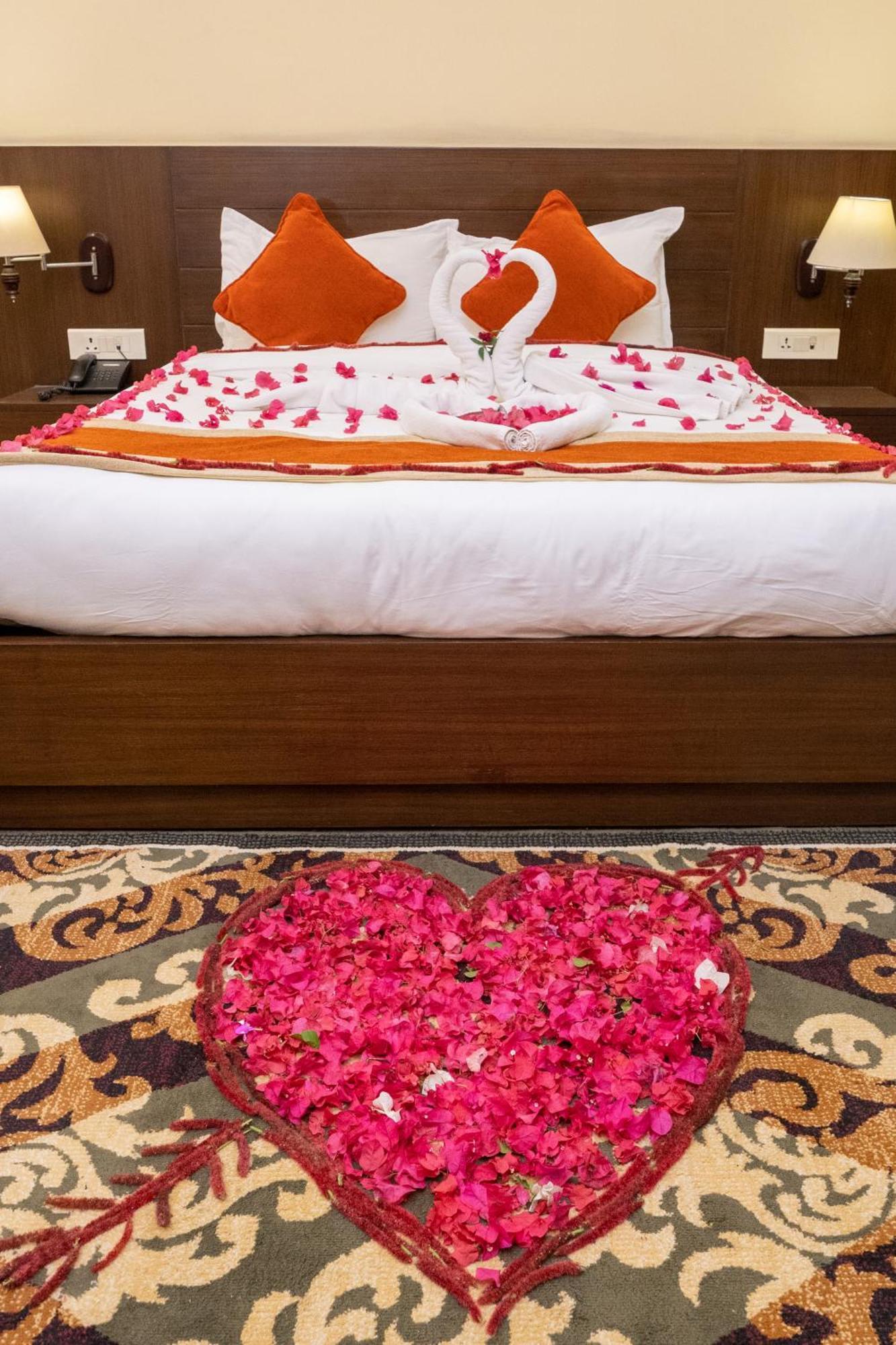 Dreamland Gold Resort & Hotel Siddharthanagar Luaran gambar