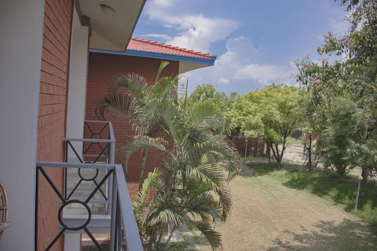 Dreamland Gold Resort & Hotel Siddharthanagar Luaran gambar
